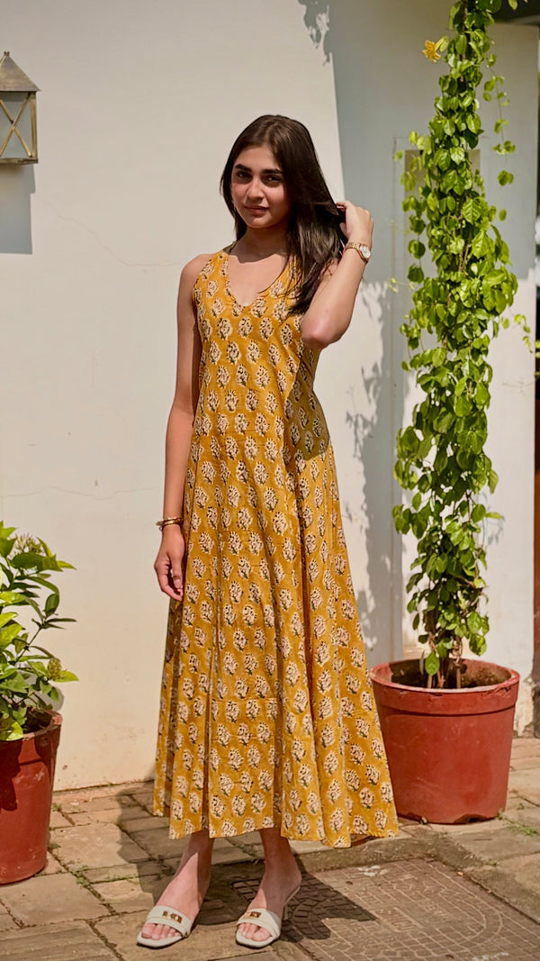 Mellow halter neck