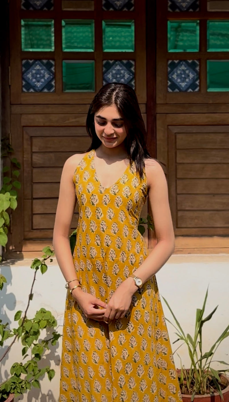 Mellow halter neck